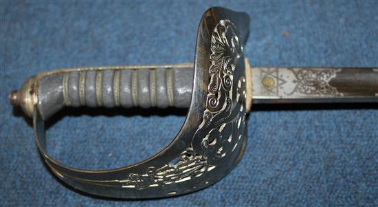 A Victorian 1895 pattern infantry officers sword, overall 40in.